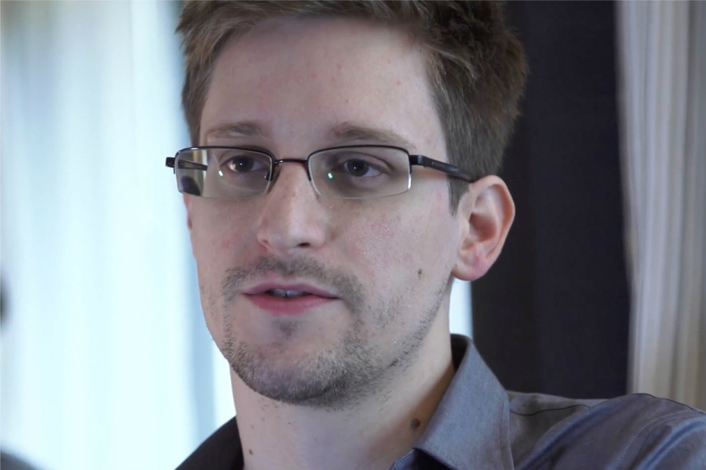 James Bond Producers Set To Make Edward Snowden Movie