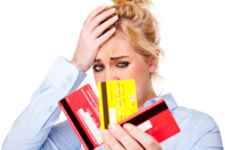 Kaip efektyviai susidoroti su skolomis po atostogų kredito kortele