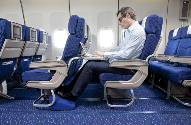 HOW TO SAVE WHILE BOOKING PREMIUM ECONOMY