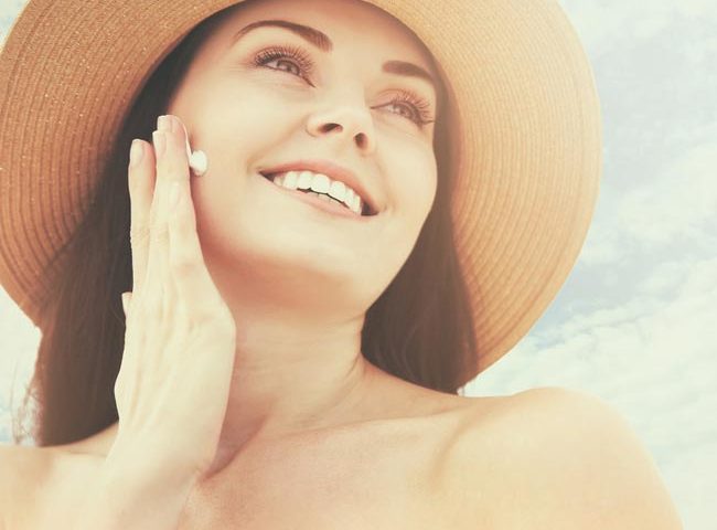 How to Choose a Sunscreen for Women with Oily Skin