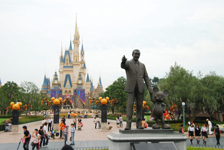 Discover The Blinks And Cheers In Tokyo Disneyland For The Memorable Holiday