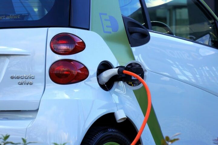 How Electric Cars Can Benefit The Public In A Country With Electricity Problems